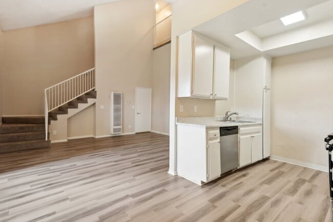 Rollingwood Apartments