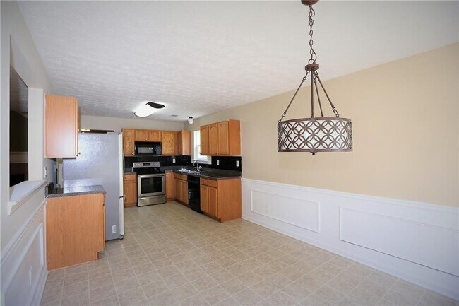 Photo - 1435 Stephens Pond View