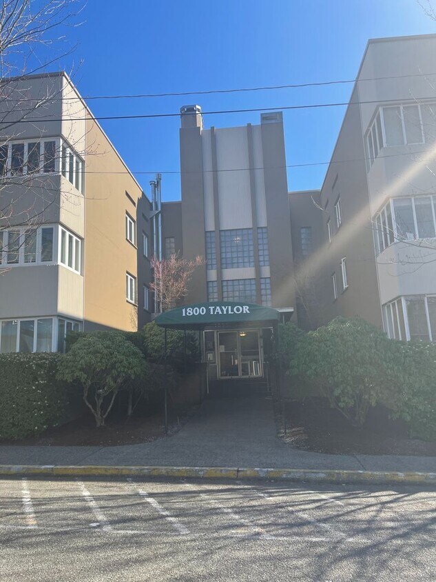 Cute and Cozy East Queen Anne Condo with 2... - Cute and Cozy East Queen Anne Condo with 2...