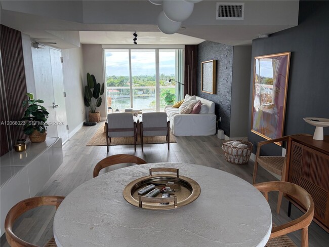 Building Photo - 5900 Collins Ave Unit 702