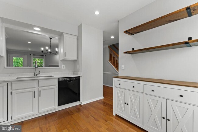 Photo - 106 Hackley Ct