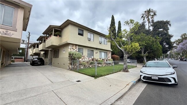 Building Photo - 919 N Orange Grove Ave Unit 6
