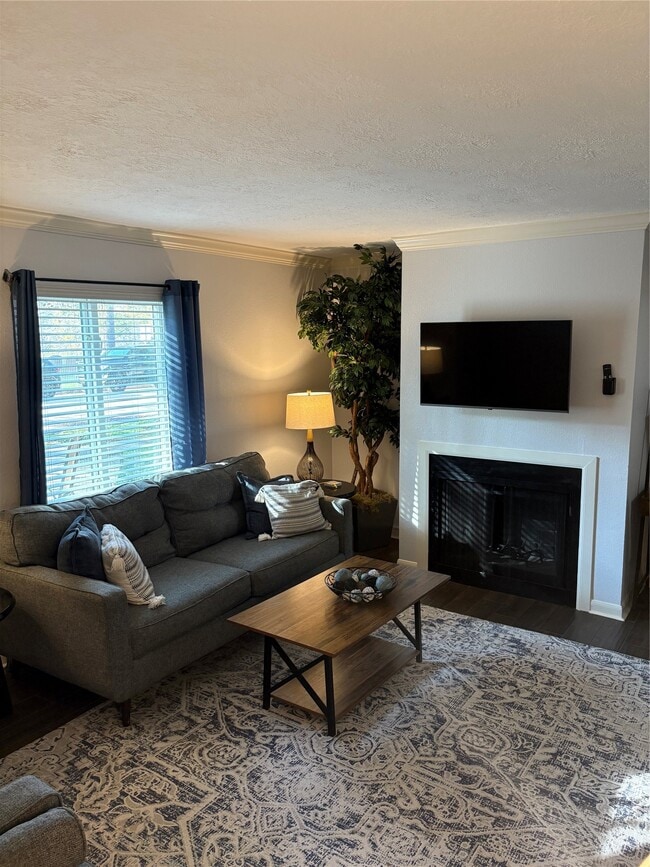 Building Photo - 732 Memorial Mews St Unit A