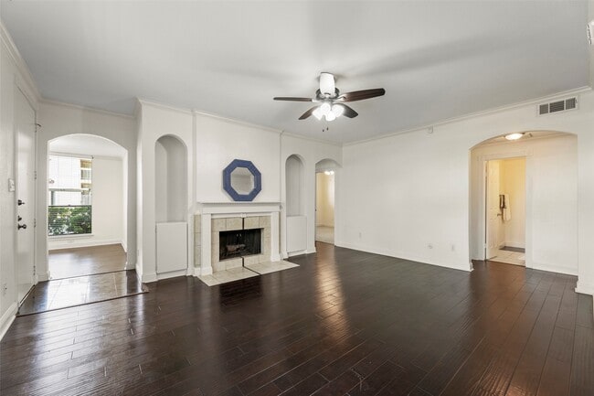 Building Photo - 1881 Bering Dr Unit 87