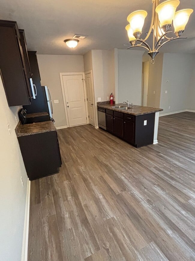 Photo - 916 Erika Ln