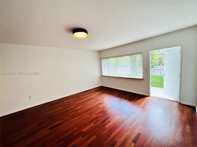 Photo - 2033 Calais Dr Unit 3