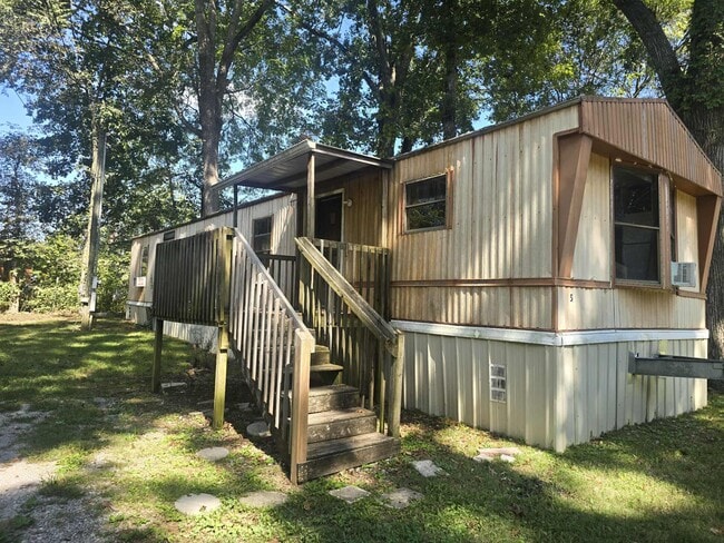 Building Photo - 1380 Mapleash Ave