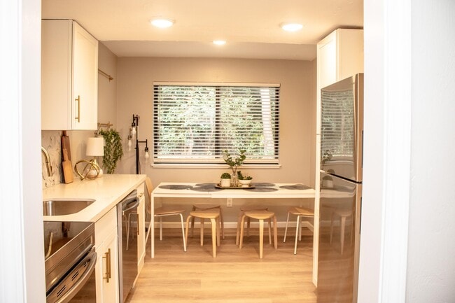 Photo - 114 Oak St Unit 1