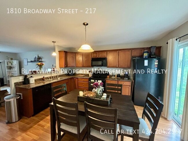 Photo - 1810 Broadway St