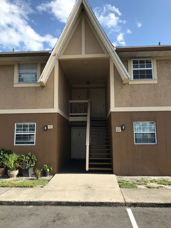 Photo - 207 Bristol Ln