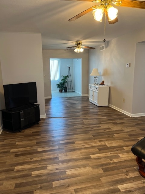Living Room - 4158 Tamiami Trl Unit T8