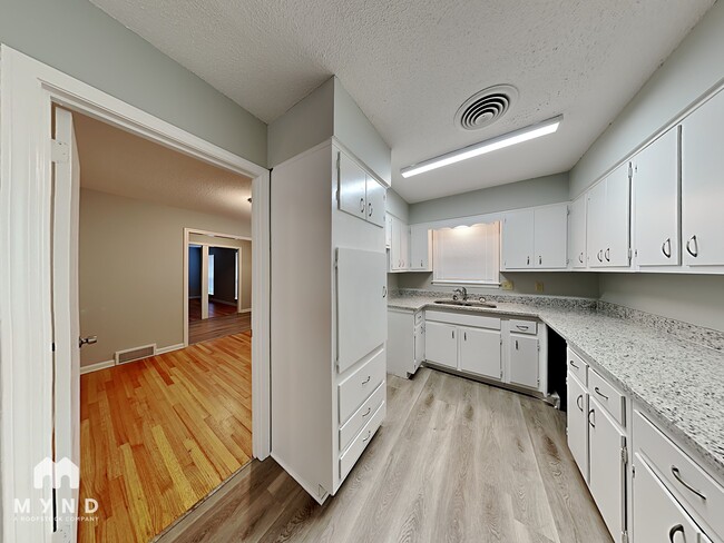 Photo - 3505 Clarke Rd