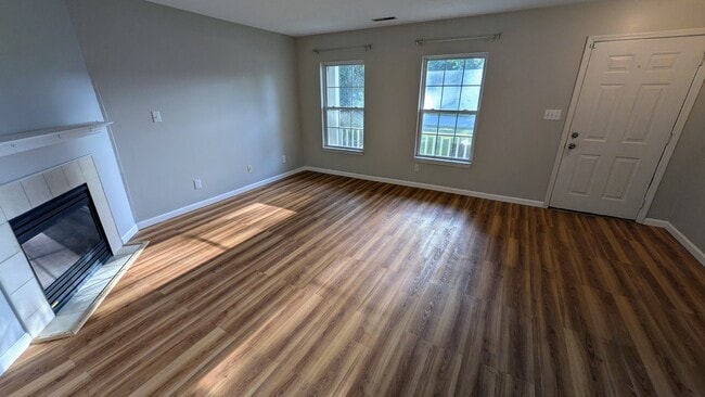 Photo - 1065 Williamsburg Way