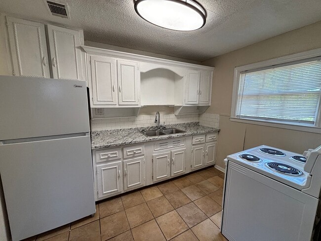 Photo - Lovely 4 Bedroom 1 Bath Home!