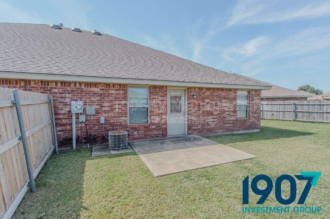 Photo - 923 SW 37th St Unit 2