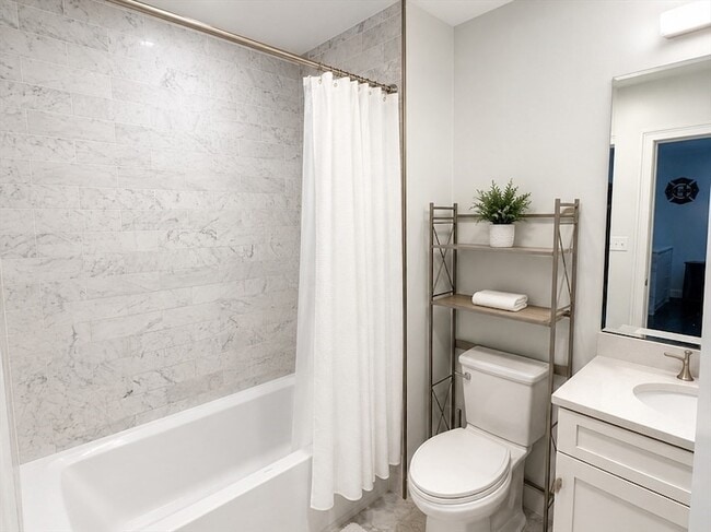 Photo - 728 E Broadway Unidad 205