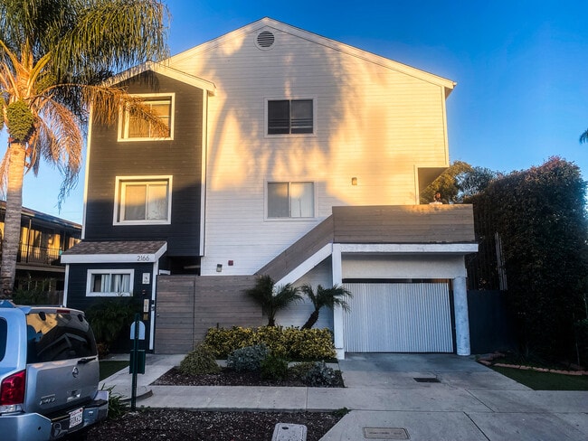 Building Photo - 2166 Chestnut Ave