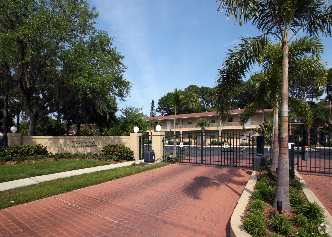 Entrance - Park View Condominiums