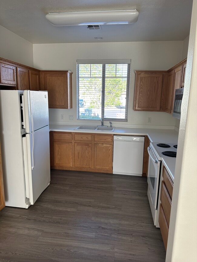 Cocina - 941 N Echo Ln