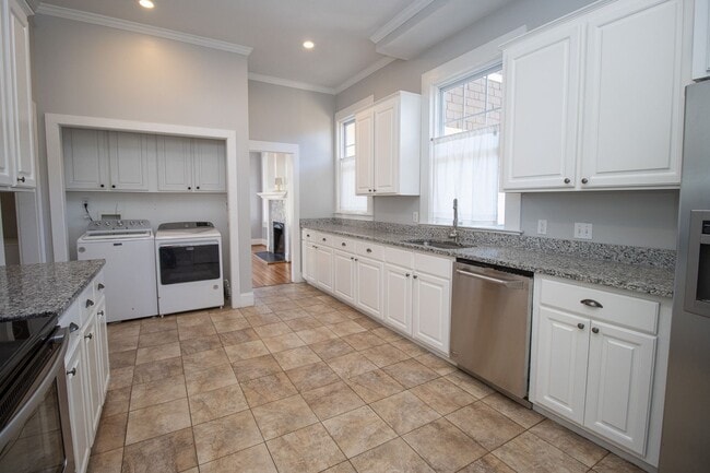 Photo - Immediate move-in! Short-term lease! Spaci...