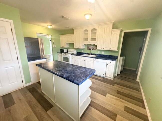 Photo - Cozy 3/1.5 Ready To Rent ASAP