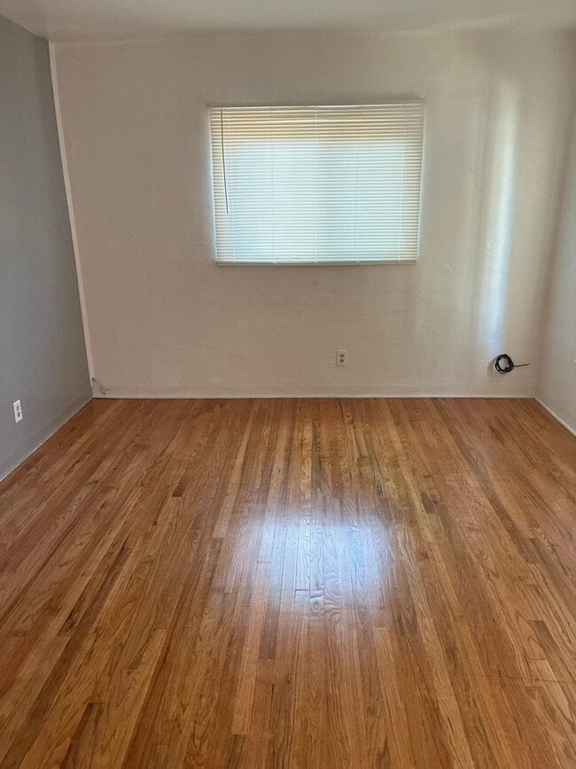 Photo - 2842 Quincy St NE