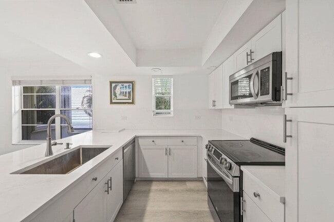 Photo - 664 Forsyth St
