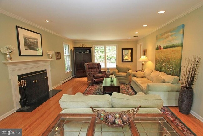 Photo - 594 Contention Ln