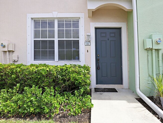 Building Photo - Forest Lake Townhomes 3618-101 Unit 3618 Pine Oak Circle, 101
