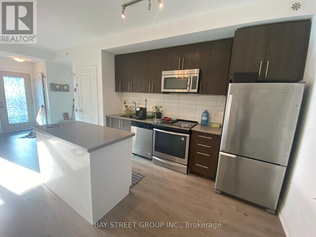 Photo - 780 Sheppard Ave E