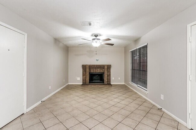 Photo - 2537 Sawyer Dr