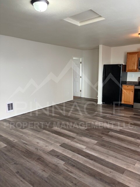 Photo - 323 Emerald Rd