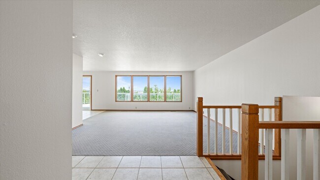 Photo - Spacious 4-Level Home with Panoramic Views for Lease – Hills West, South Richland – $2,800/mo