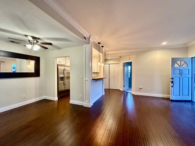 Photo - Great 2 Bedroom Townhome- Move in Ready! Washer/Dryer Garage