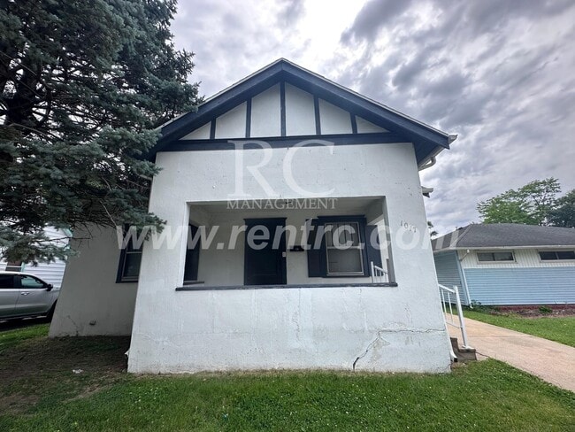Building Photo - 1017 Gilbert-
