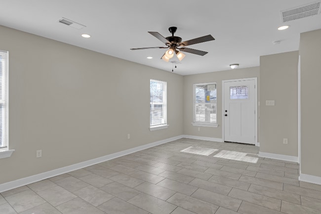 Photo - 830 David St