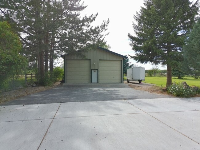 Photo - 5 Bedrooms | 2 Full Baths | 1 Acre | Shop