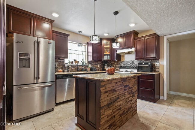 8614 Holmsley Trail