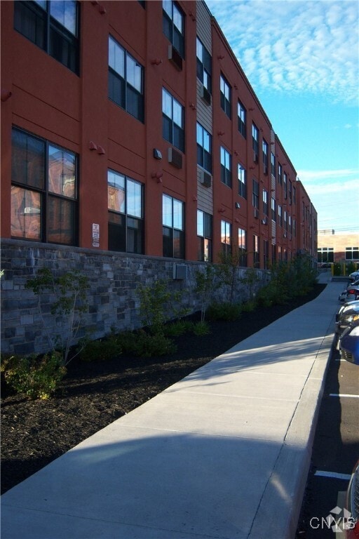 Building Photo - 721 N Clinton St Rental