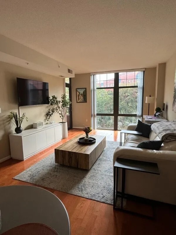 Building Photo - 1021 N Garfield St Unit 334