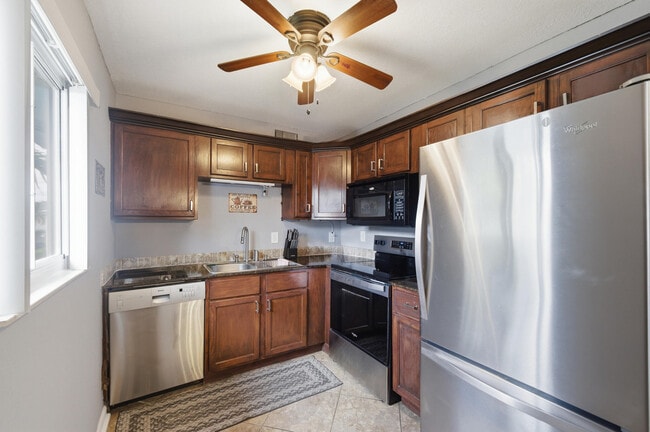 Building Photo - 376 Saxony Trail