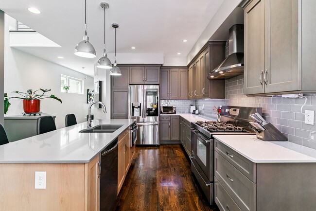 Photo - 2428 N Clarkson St