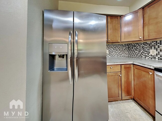 Photo - 2002 S Helena St