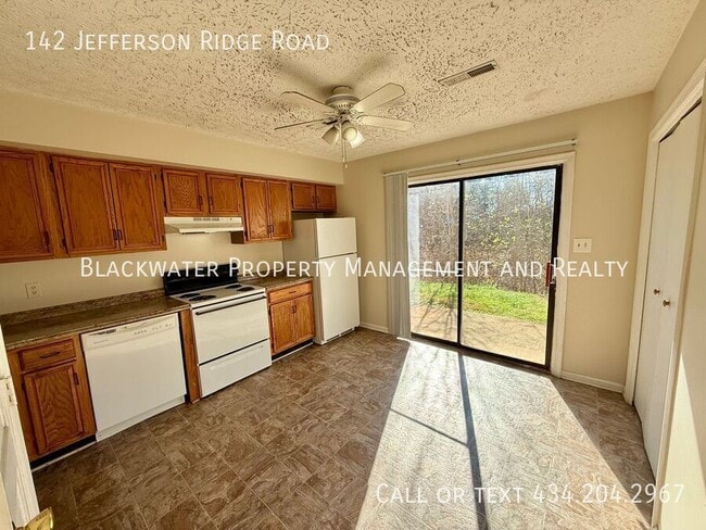 Photo - 142 Jefferson Ridge Rd