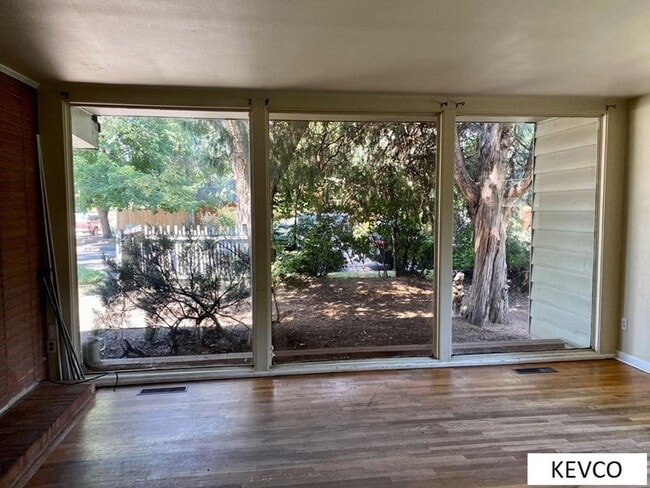 Photo - Spacious, Vintage 1950's Ranch-Home