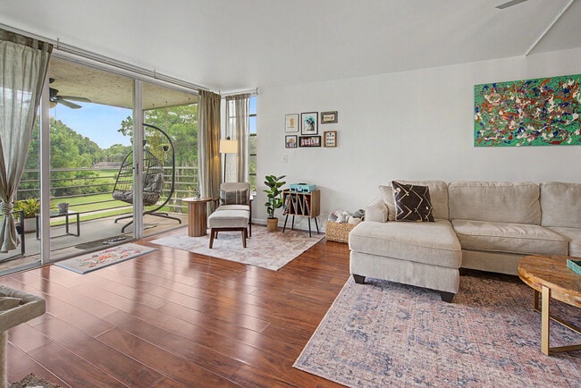 Photo - 3930 Oaks Clubhouse Dr Unidad 304