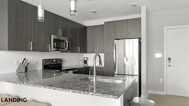 Photo - 2120 N Brevard St Unidad 251