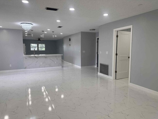 Photo - 1900 Manor Cir SE