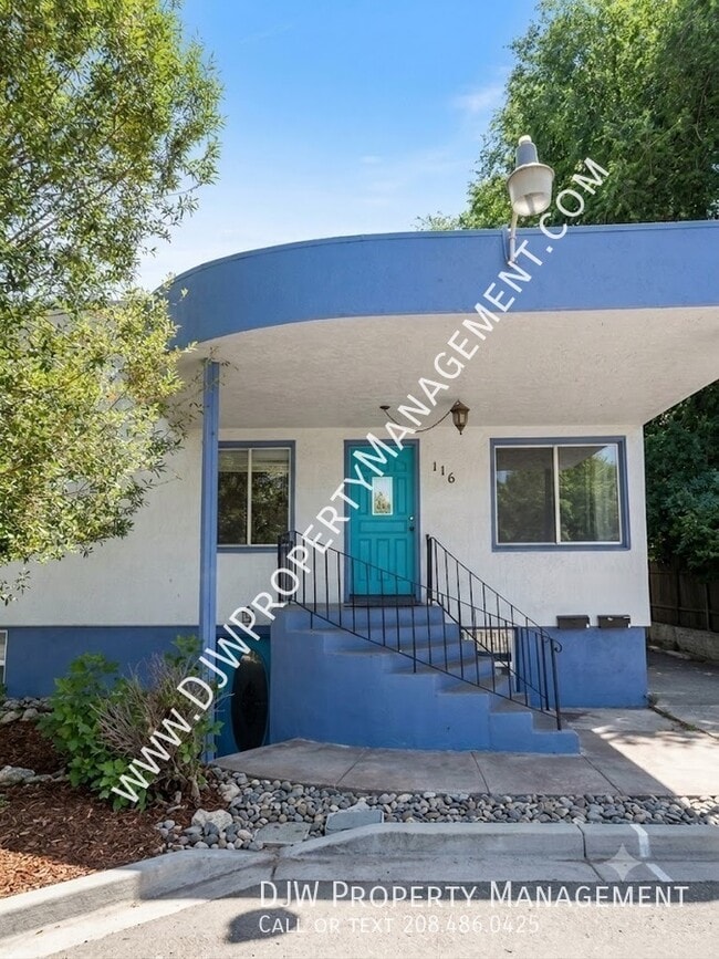Building Photo - 116 22nd Ave S Unit B