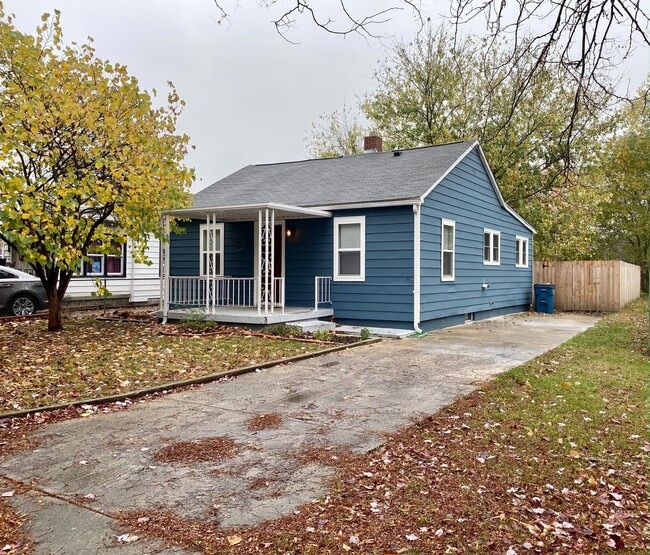 Building Photo - Charming 2-Bedroom Home with Stylish Upgra...